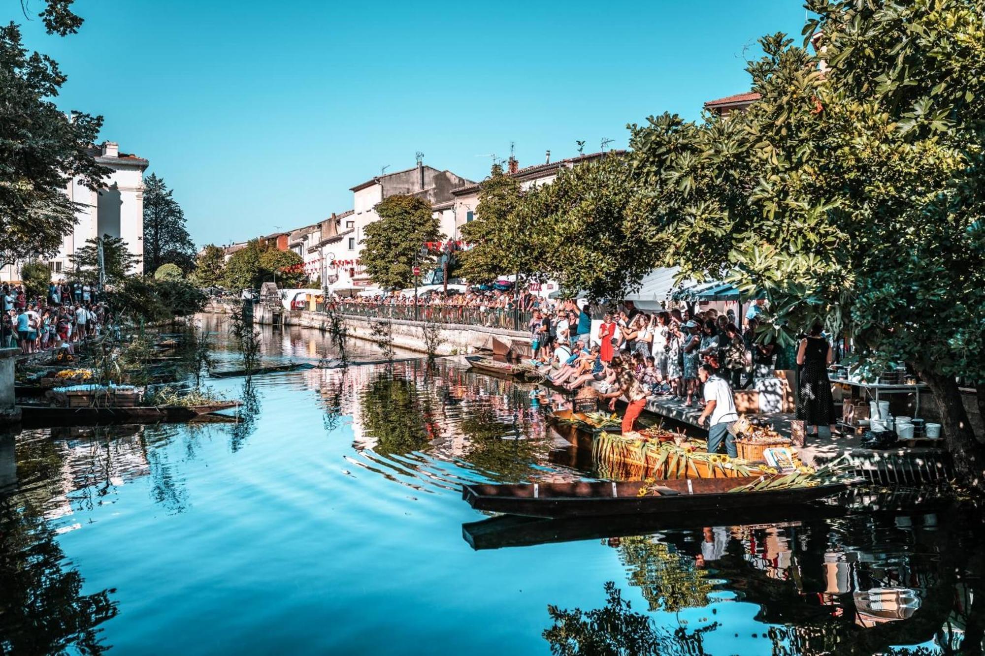 شقة Un Petit Nid Au Bord De La Sorgue LʼIsle-sur-la-Sorgue المظهر الخارجي الصورة